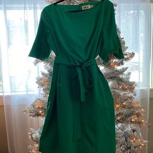 Perfect Christmas Dress in Kelly Green! And it has pockets!